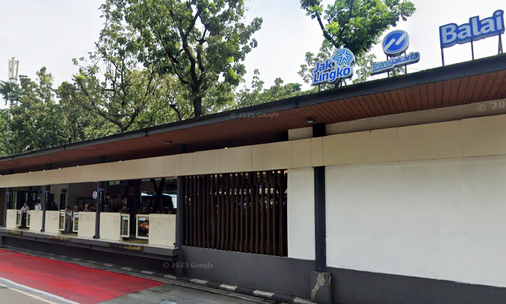 Platform Screen Door di Balai Kota